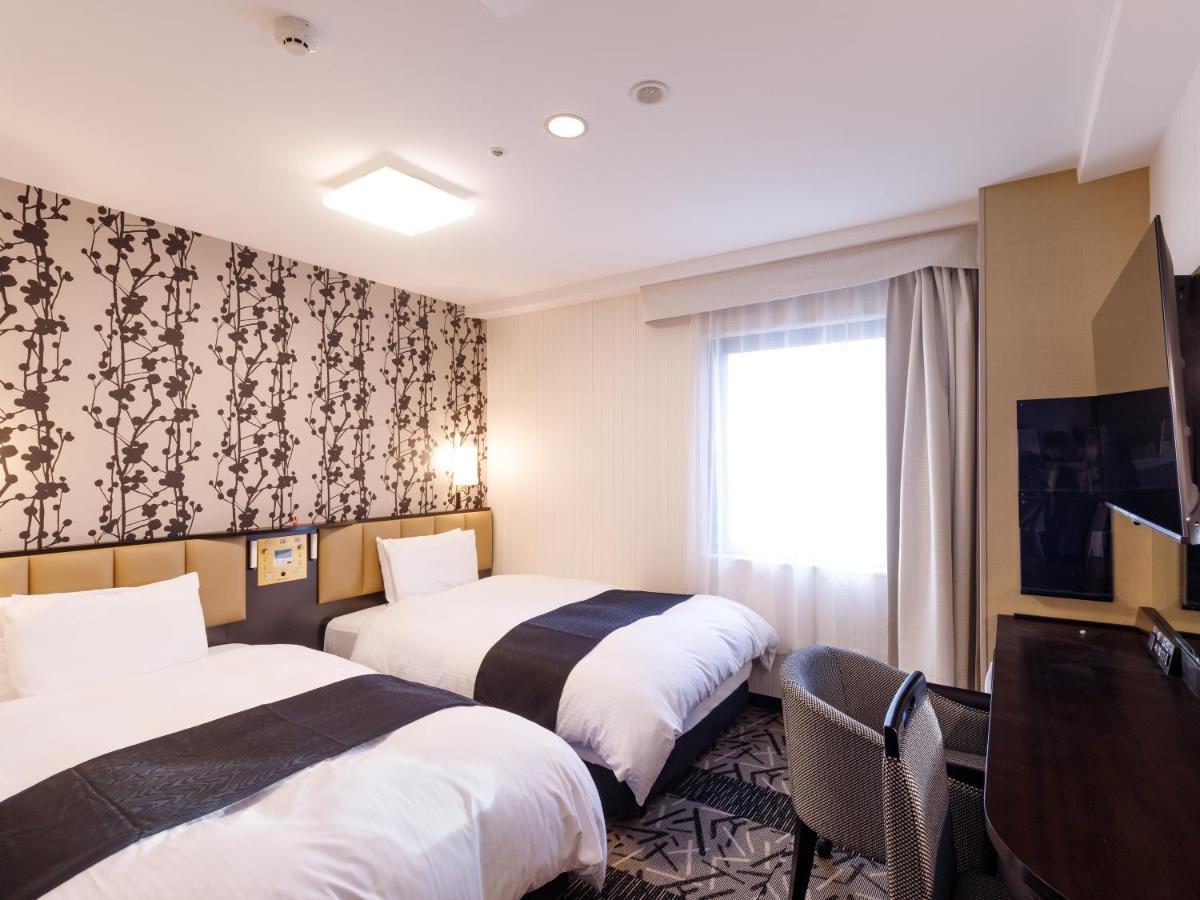 APA Hotel Toyama Bagian luar foto