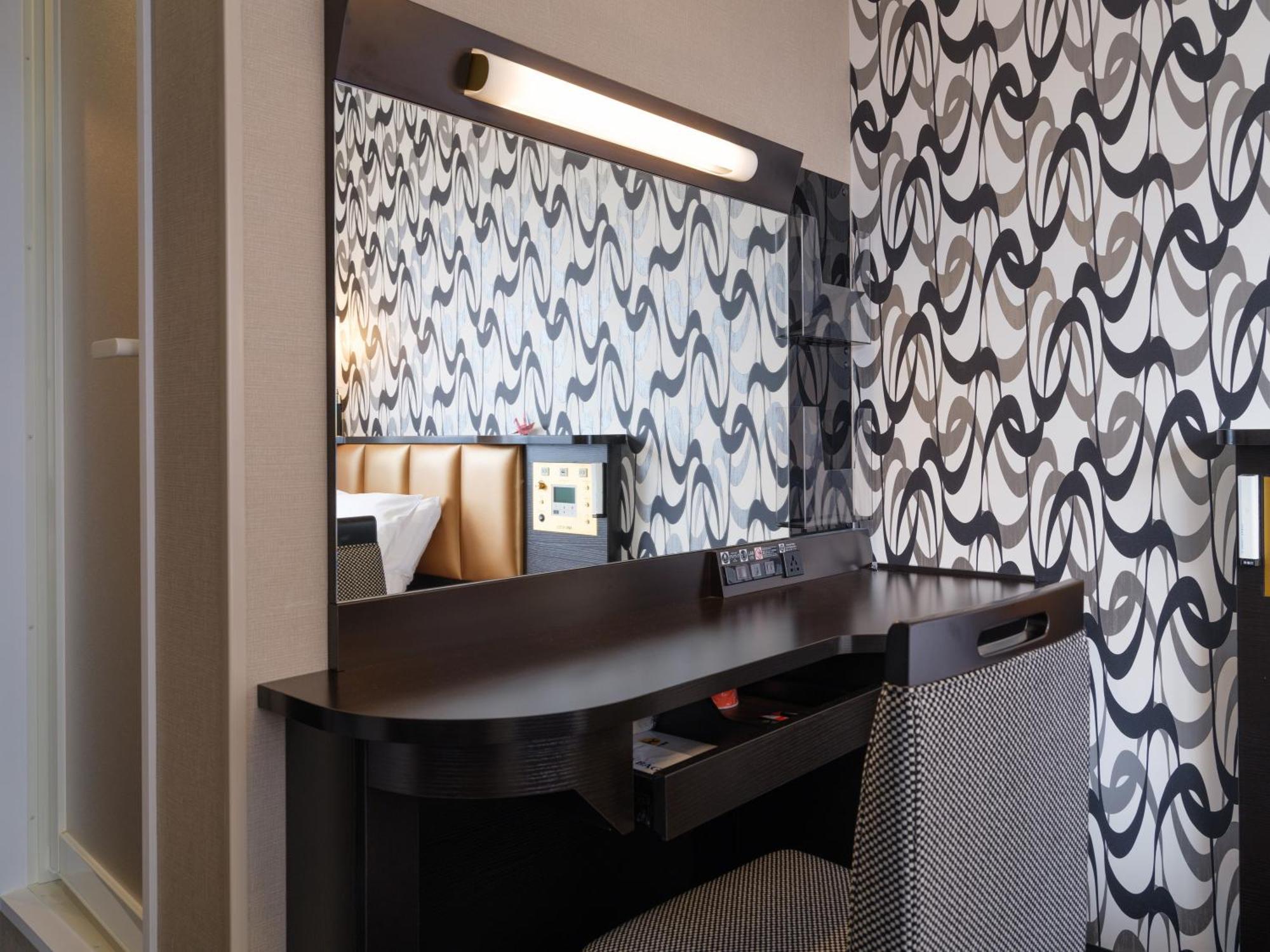 APA Hotel Toyama Bagian luar foto